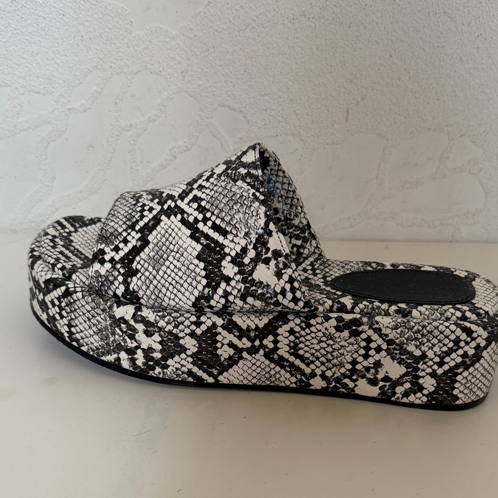 Topshop Women's Black White Snake Print Platform Slip on Sandals Size 36 - Picture 10 of 13